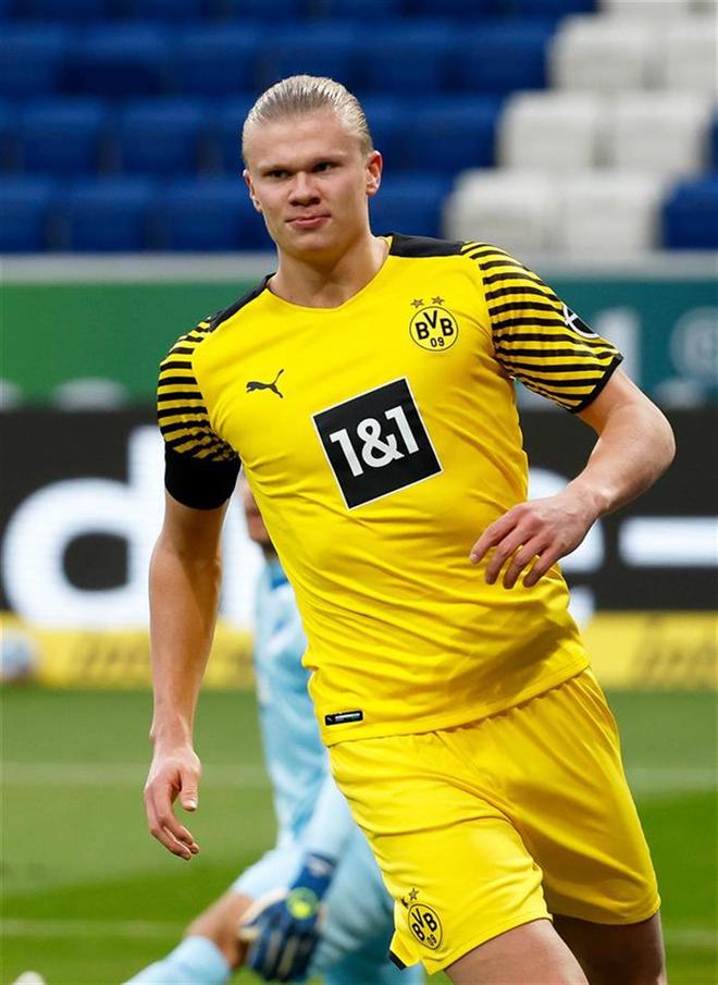 网传视频浙江U20全运会输球后被球迷训话，王钰栋摇头离开