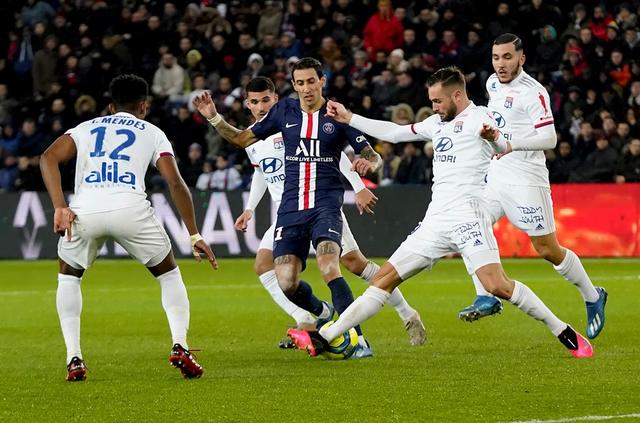 记者：今年租借效力大阪樱花的拉斐尔正与一家中国俱乐部谈判