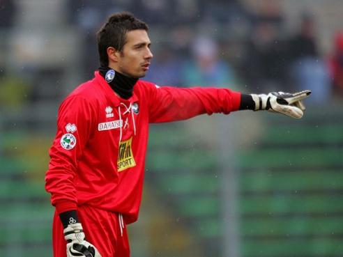 中甲半场：向余望推射中柱，重庆铜梁龙暂0-0上海嘉定汇龙